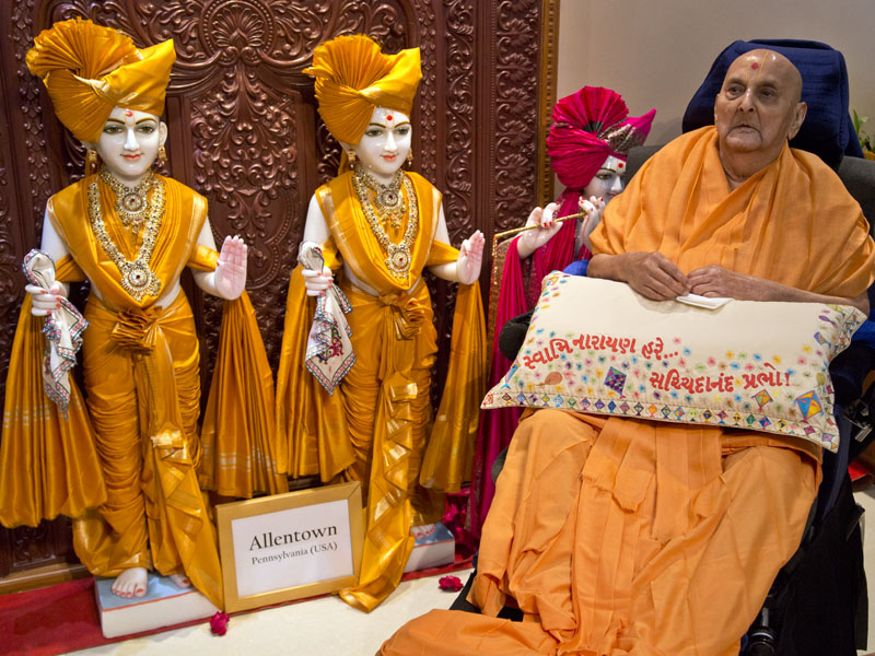 Swamishri performs murti-pratishtha rituals for BAPS Shri Swaminarayan Mandir in Allentown, USA