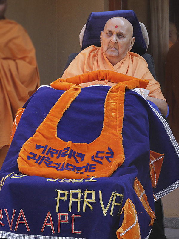 Swamishri is honored with a shawl