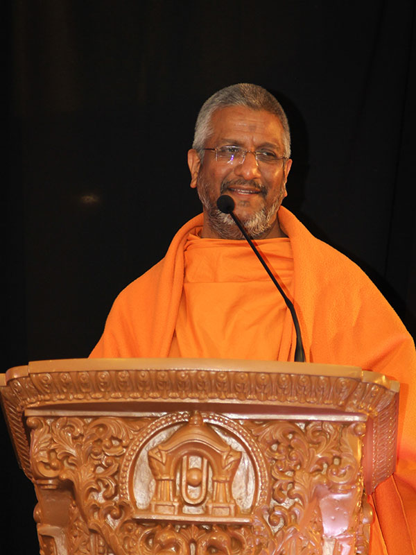 Aksharvatsal Swami speaking in the evening session of the convention