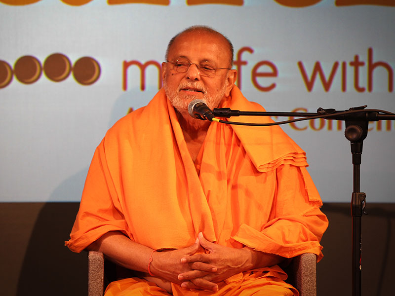 Pujya Ishwarcharan Swami addressing the delegates