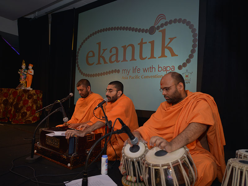 Kirtan Aradhana by sadhus