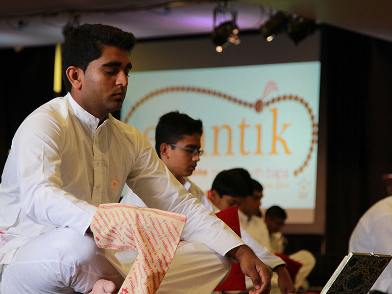 Delegates doing samuh puja in the morning session
