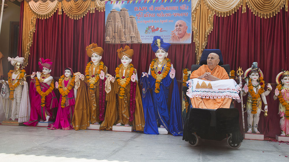Swamishri after pratishtha rituals of murtis for BAPS Shri Swaminarayan Mandir, Jamnagar