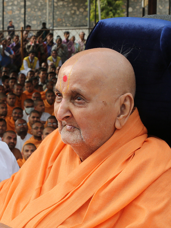Swamishri in a divine mood