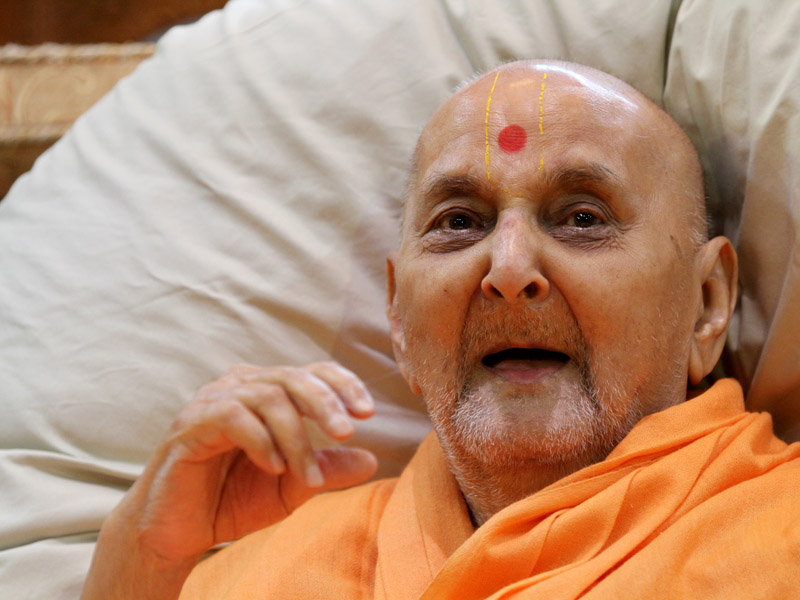 Swamishri in a divine mood in the evening