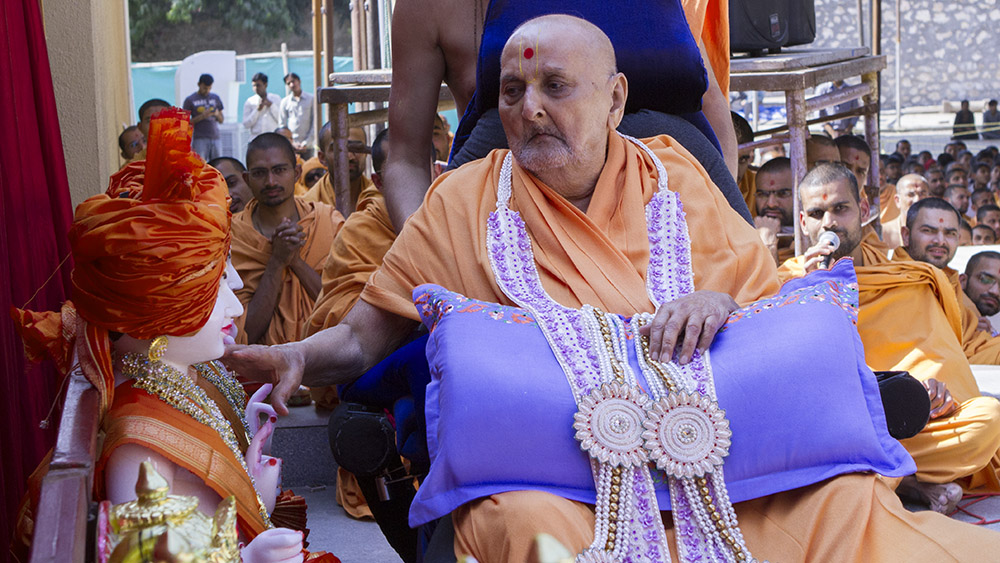 Swamishri performs murti-pratishtha rituals for new BAPS Shri Swaminarayan Mandir, Hong Kong