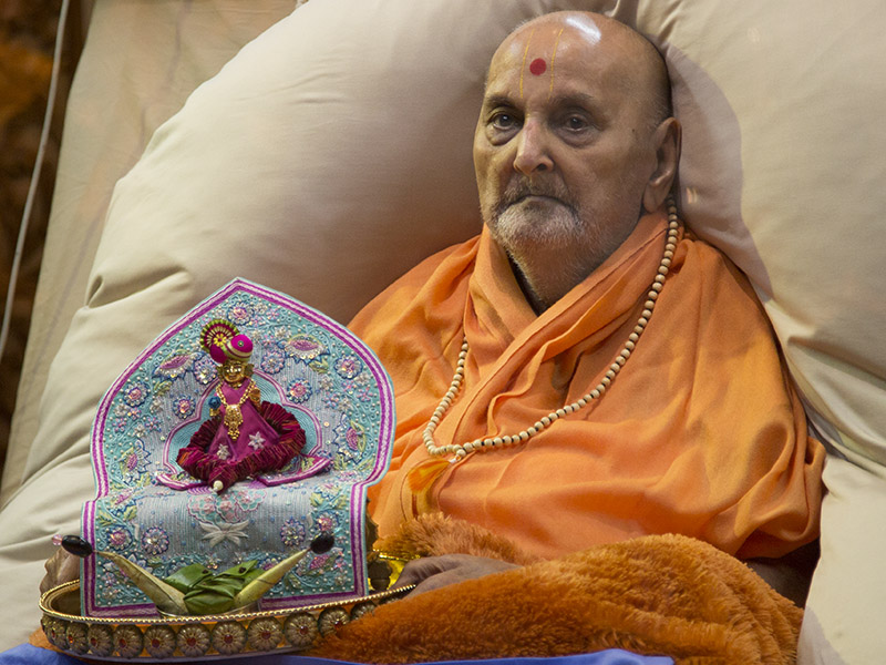 Swamishri with Shri Harikrishna Maharaj in the evening