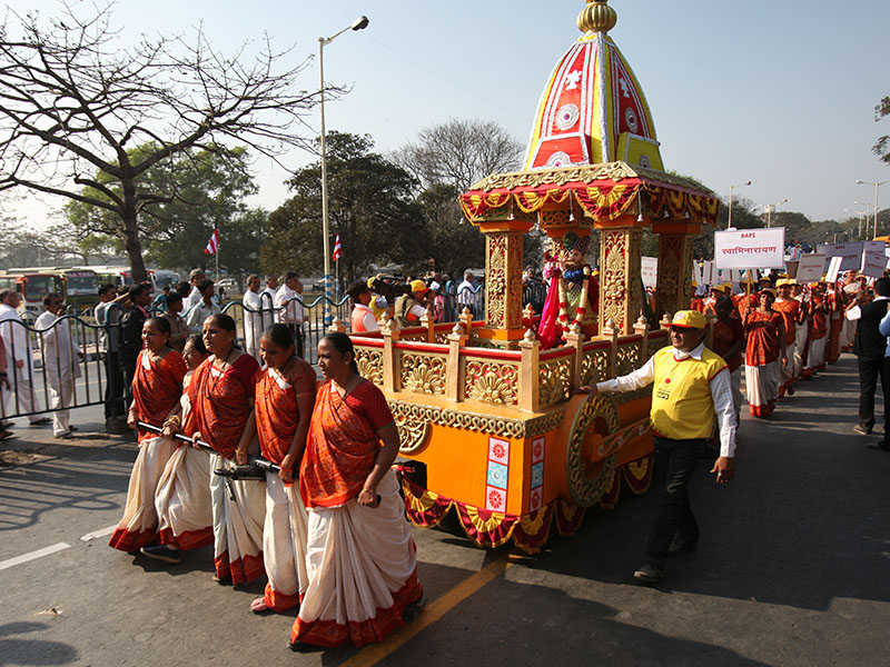 Nagar Yatra - Shri Harikrishna Maharaj and Shri Radha-Krishna Dev in a Rath symbolically pulled by women