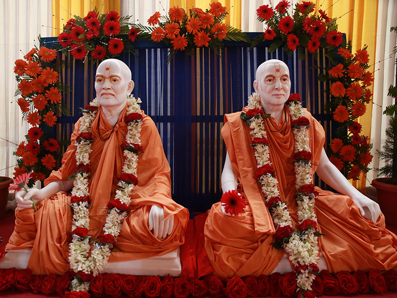 Brahmaswarup Shastriji Maharaj and Pragat Brahmaswarup Pramukh Swami Maharaj