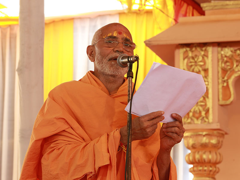 Gnanpriya Swami delivers a vote of thanks