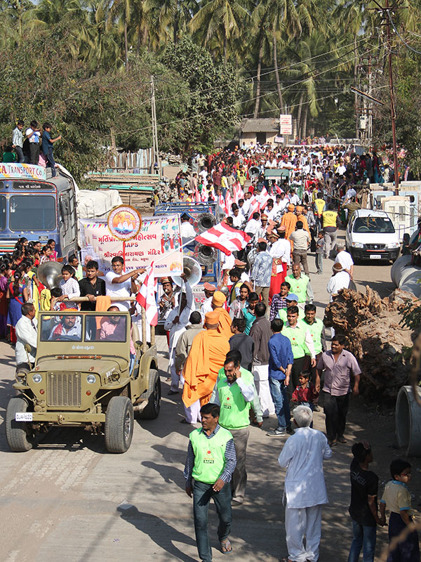 Nagar Yatra - procession of the murtis through the streets of Mahuva 
