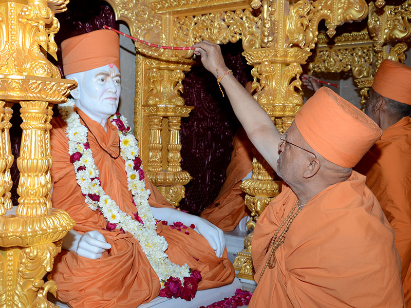 Ghanshyamcharan Swami performs murti-pratishtha rituals