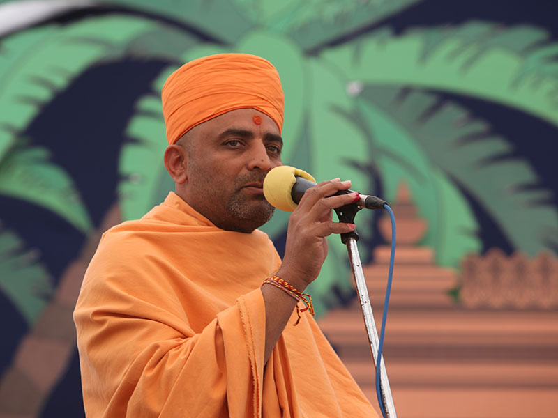 Adhyatma Swami delivers a vote of thanks