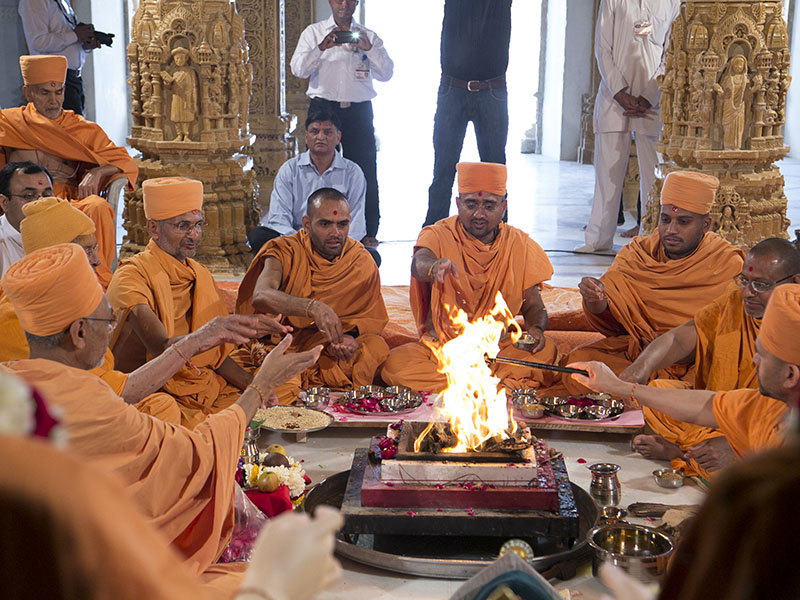 Vastu - mahapuja rituals conducted by Sadhus