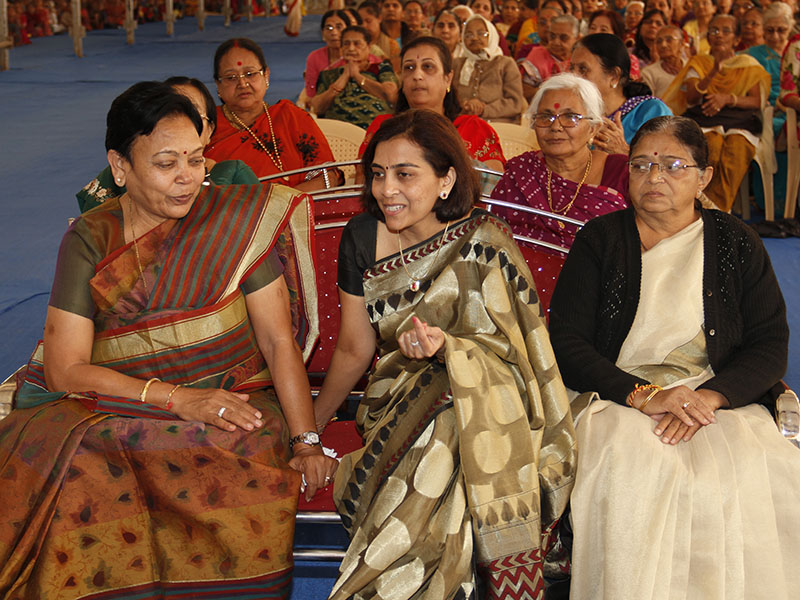 Dignitaries and devotees during the murti-pratishtha assembly