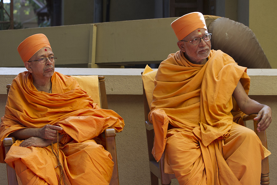 Pujya Kothari Swami and Pujya Tyagvallabh Swami during the diksha ceremony