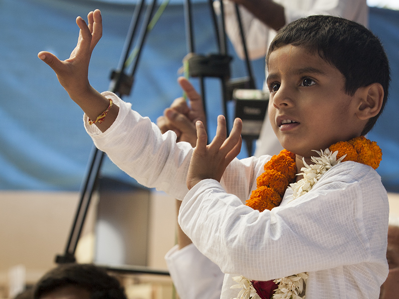 A kid rejoices before Swamishri