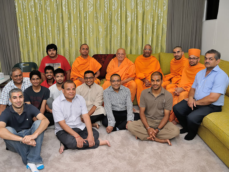 Pujya Ishwarcharan Swami and sadhus with devotees