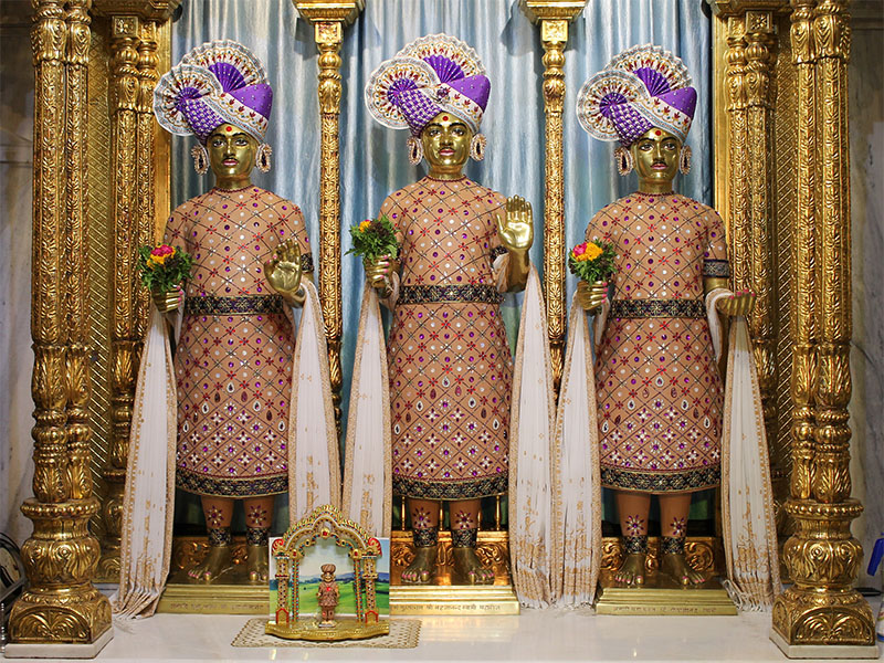 Chandan Adornments 2014, Atladra (Vadodara)