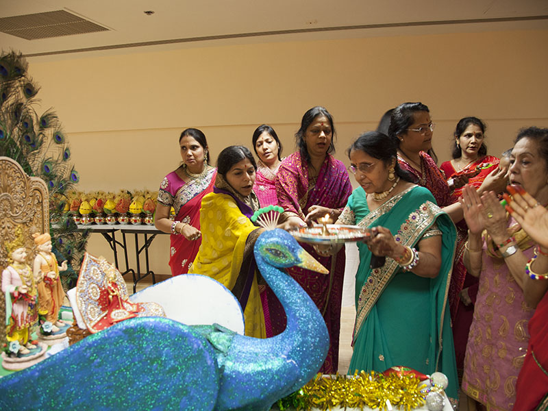 Nagar Yatra by the women devotees