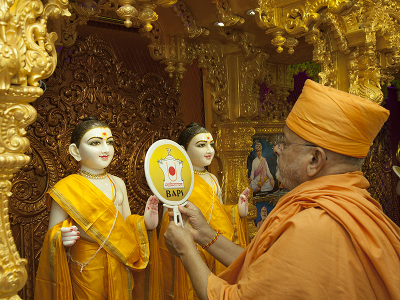 Murti-Pratishtha rituals for Shri Akshar Purushottam Maharaj