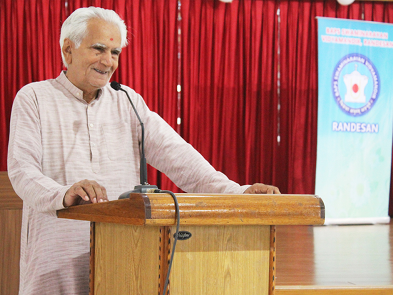 Dr. Raghuveer Chaudhary-a prolific writer, novelist, poet and critic in Hindi and Gujarati Literature