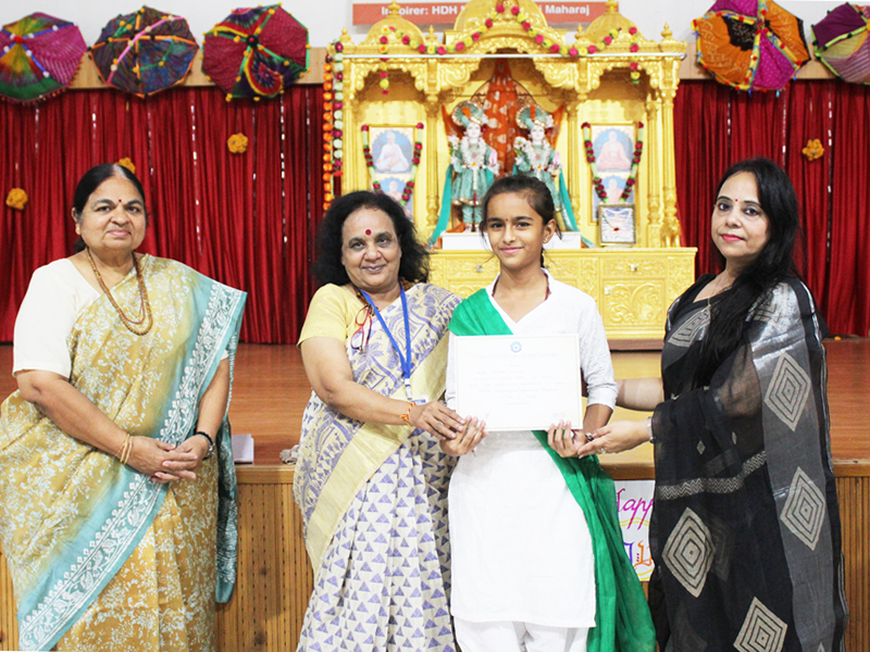 Smt.Ranjana Argade-Director & Head, Hindi Dept., Gujarat Uni.