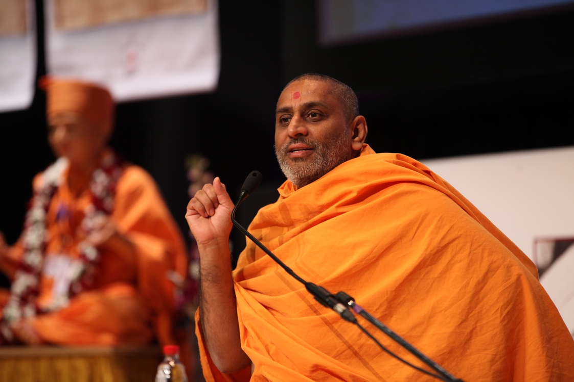 Anandpriya Swami delivering a discourse