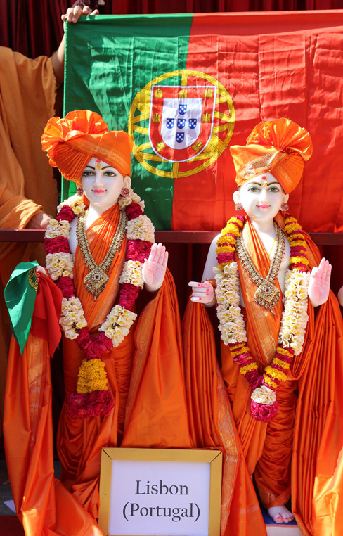 Murti Pujan by Swamishri in Sarangpur, 24 April 2014