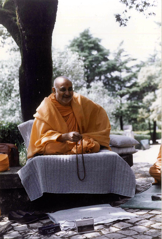 Swamishri at Fatima, Portugal, 1988