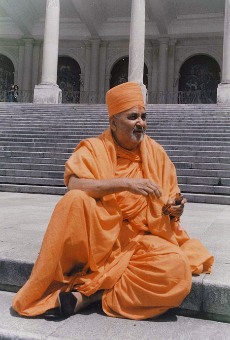 Swamishri at Fatima, Portugal, 1988