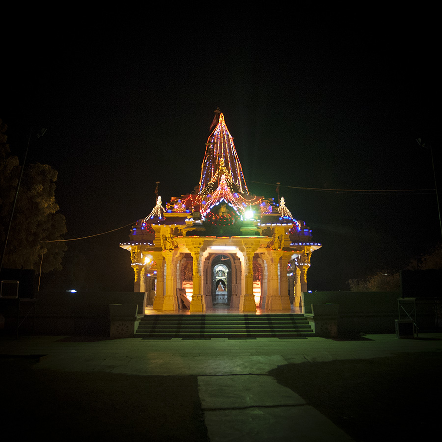 Shri Yagnapurush Smruti Mandir lit up for Diwali