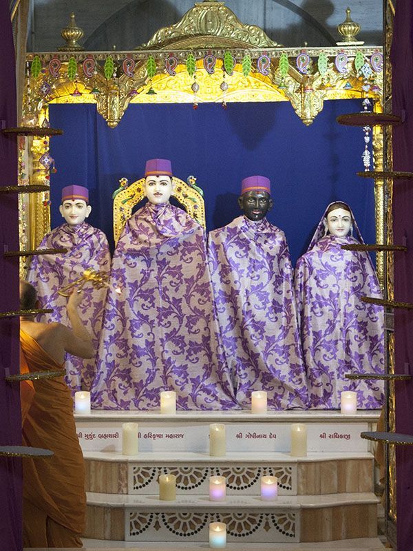 Shri Varninath Dev and Shri Gopinath Dev - Mangla arti darshan
