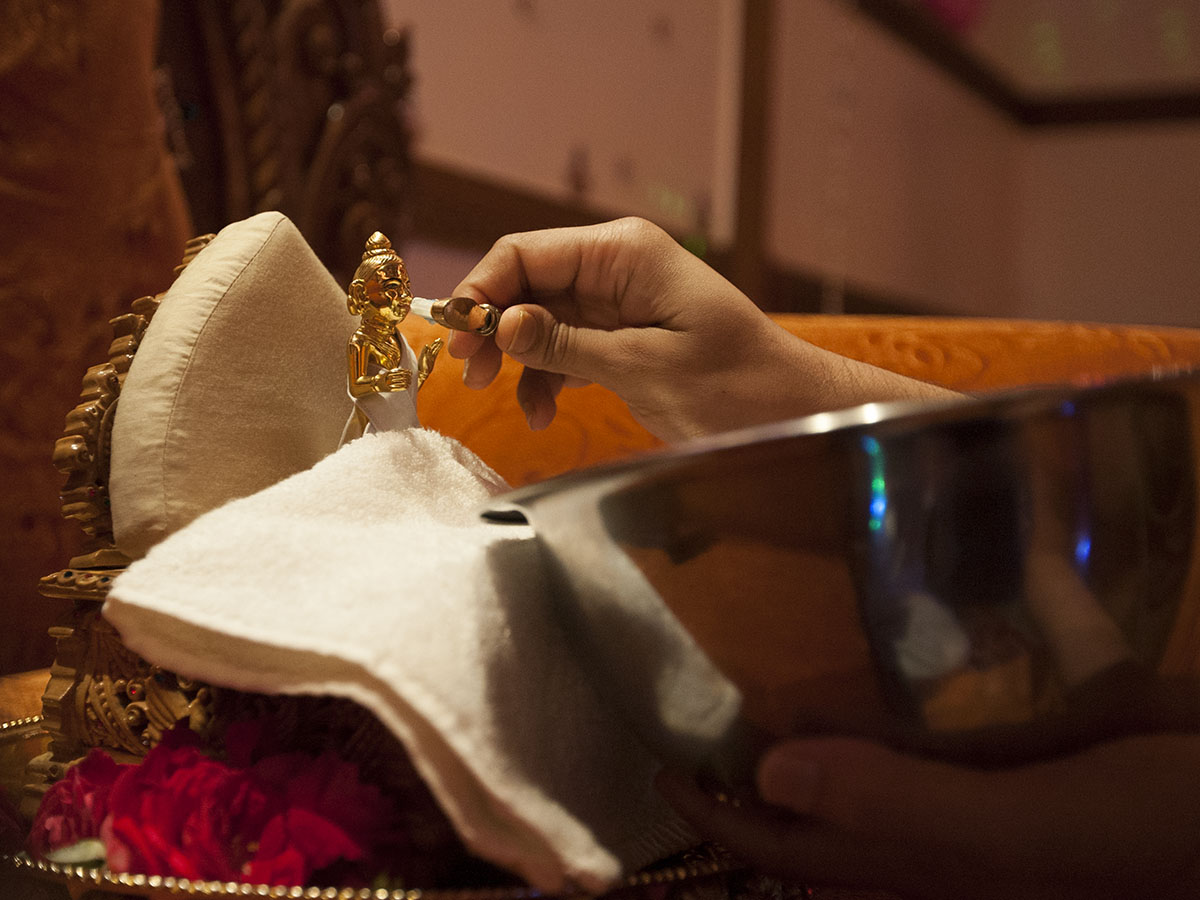 Shri Harikrishna Maharaj morning routine - dincharya darshan