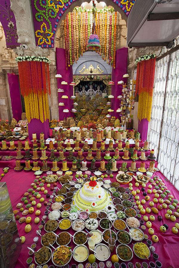 Annakut offered to Shri Dharmakul