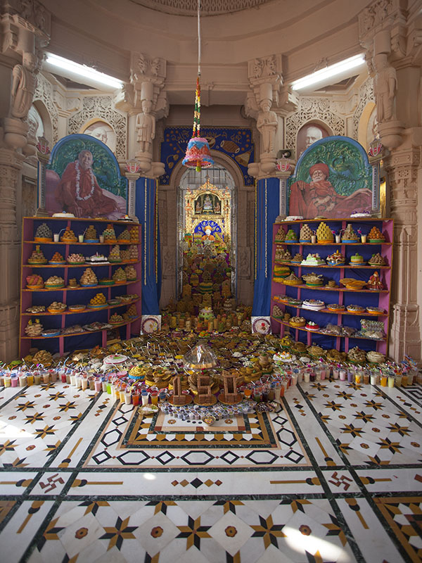 Annakut offered to Brahmaswarup Shastriji Maharaj at Shri Yagnapurush Smruti Mandir