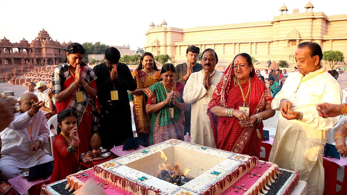Vedic Yagna at the Yagnapurush Kund,the location for the new Sahaj Anand Water Show, 6 November 2014