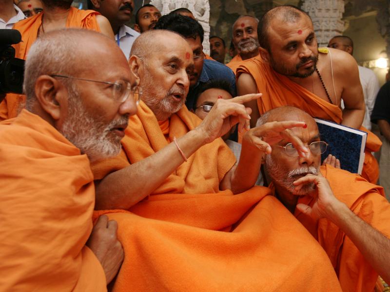  July 20, 2007, Swamishri's Mandir Visit 