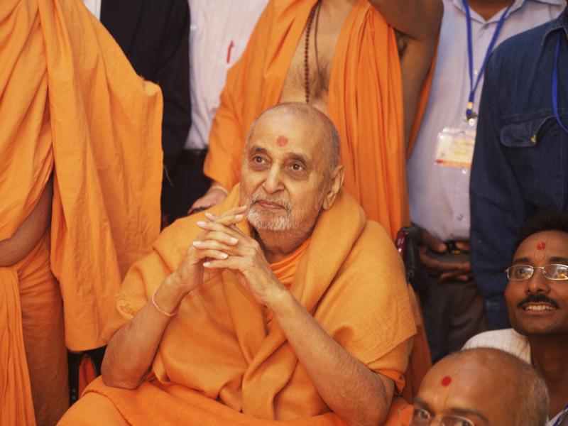  July 20, 2007, Swamishri's Mandir Visit 