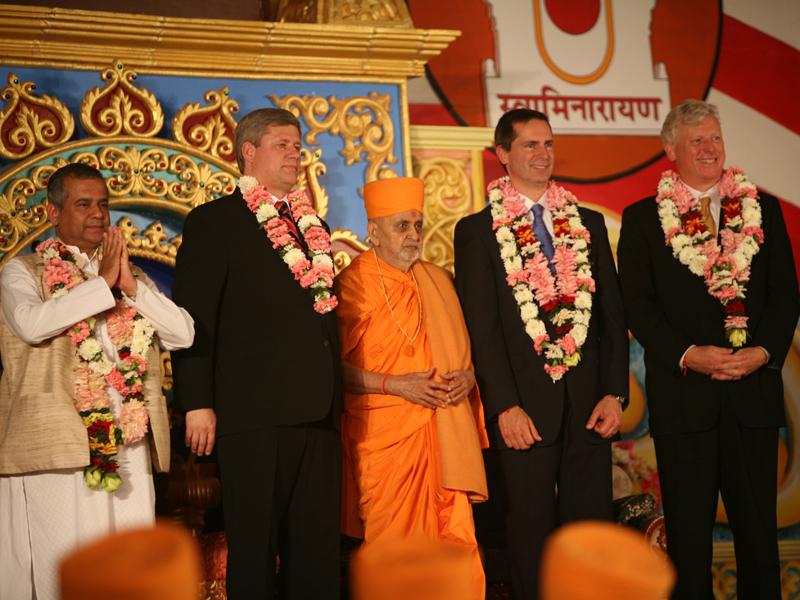  Dignitaries with Swamishri