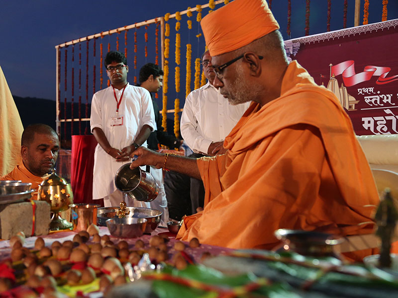 Vedic Pujan of first pillar for Pune mandir