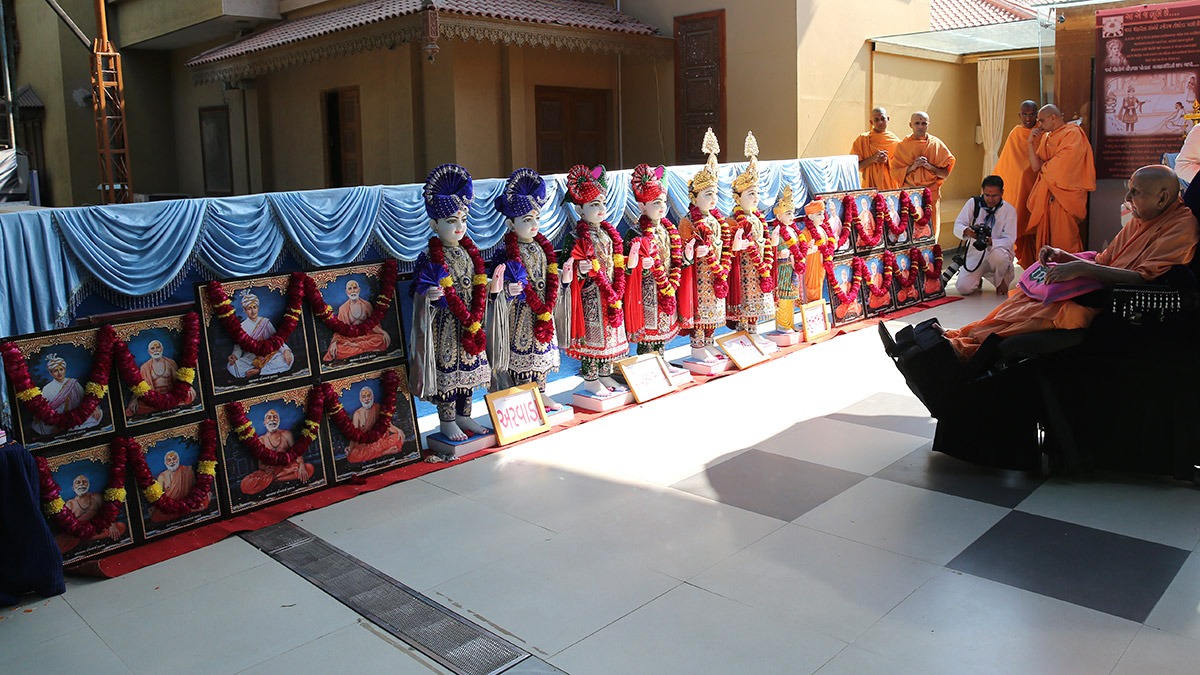 Swamishri performs murti-pratishtha rituals for new BAPS Shri Swaminarayan Mandirs at Arvada, Piplagbhan, Darbadiya, Hanumatmal and Vansda, India