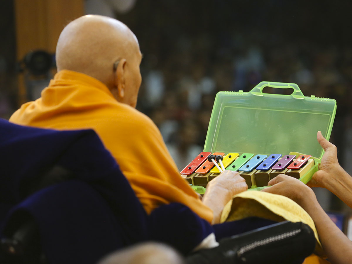 Swamishri plays a xylophone