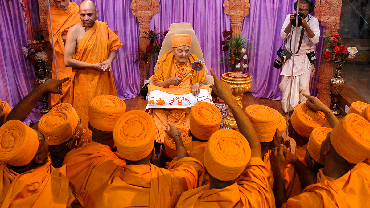 Swamishri blesses newly initiated sadhus