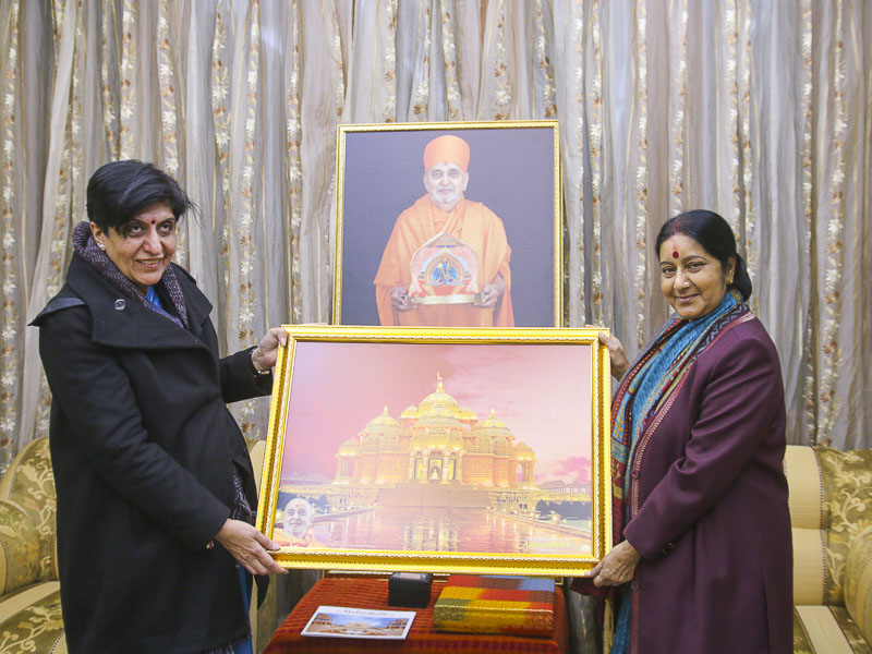 India's External Affairs Minister Smt. Sushma Swaraj visits Swaminarayan Akshardham, New Delhi