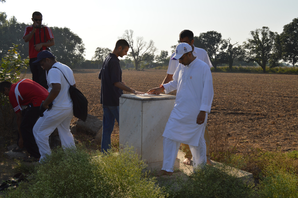 Yuvaks doing pradakshina at site sanctified by Gunatitanand Swami in Bhadra, Gujarat