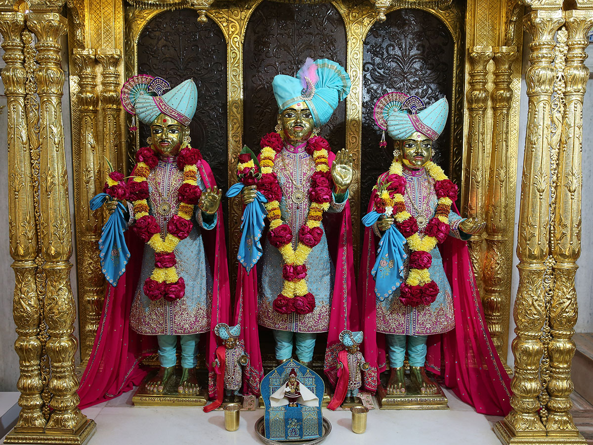 Bhagwan Swaminarayan, Aksharbrahman Gunatitanand Swami and Shri Gopalanand Swami 