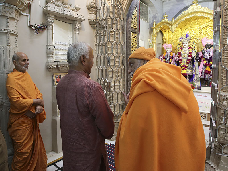 Darshan of Pramukh Swami Maharaj