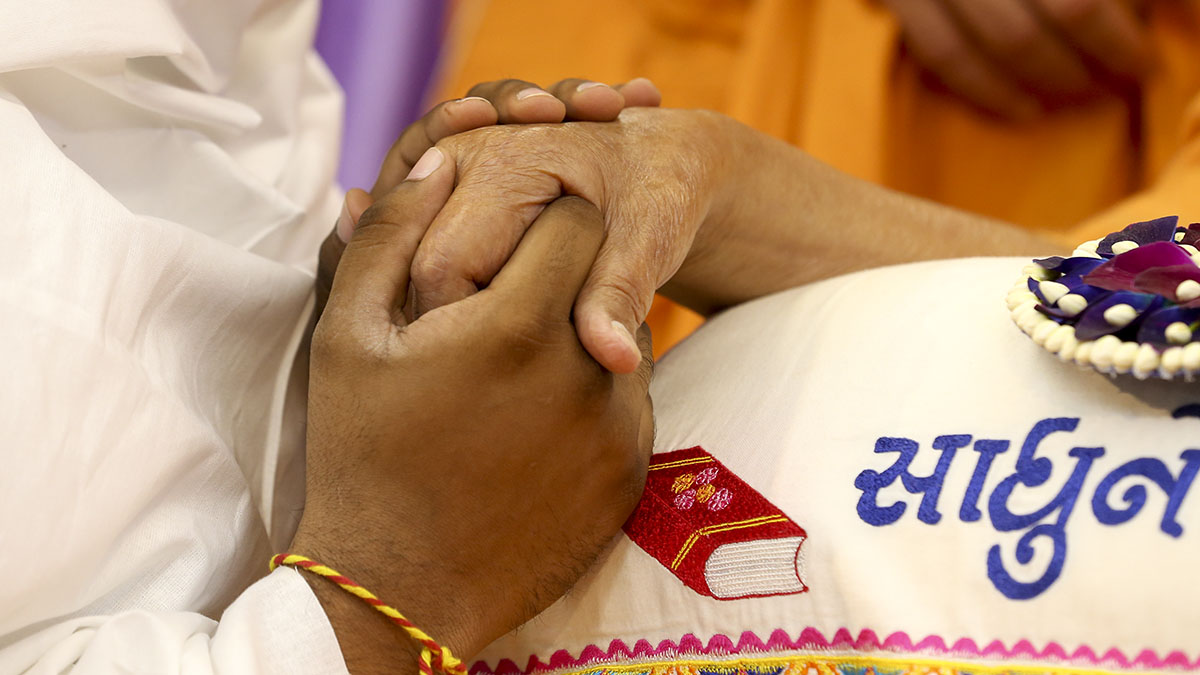 Swamishri gives diksha mantra to a newly initiated parshad