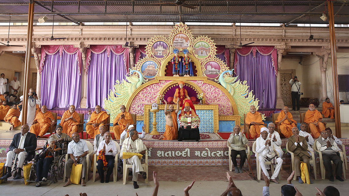 Swamishri with devotees from Shastriji Maharaj's time